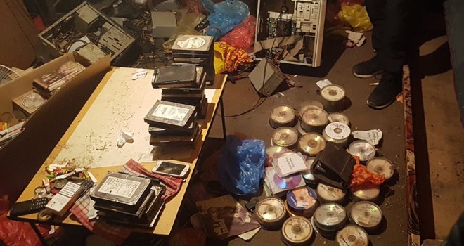 Uhapšen zbog dječije pornografije: 38-godišnjaku oduzeta 42 hard diska i 1.050 nosača slike i zvuka prepuna fotografija