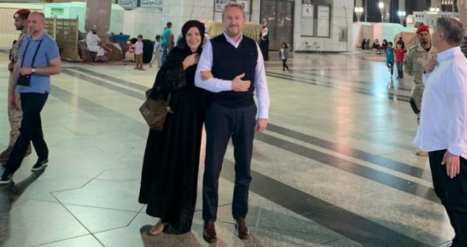 Još malo promocije iz Saudijske Arabije: Opuštajući trenuci bračnog para Izetbegović tokom obavljanja umre u Mekki   