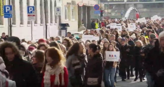 Preko hiljadu studenata na ulicama Sarajeva pozvali na odgovornost