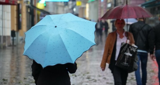 Ne zatvarajte kišobrane, oblaci ne popuštaju: FHMZ objavio prognozu za naredne dane