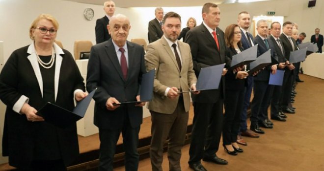 Imenovan novi saziv Vijeća ministara BiH, jedan ministar bi trebao biti naknadno potvrđen