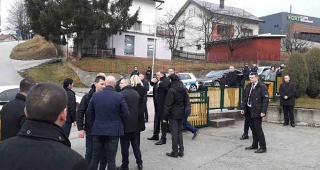 Aleksandar Vučić stigao u Mrkonjić Grad, evo kakav je plan za danas i ko ga je sve dočekao