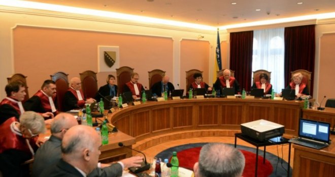 Zbrinuli sebe: Uposlenici Ustavnog suda BiH se vakcinisali u Srbiji