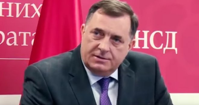 Kad se Dodiku ne sviđa novinarsko pitanje: 'Da bolje gledate sa tim svojim načarima, onda bi vidjeli da nije blokada...' 