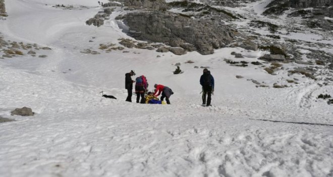 Okliznuo se i pao tokom pohoda 'Lupoglav 2020': Spasioci izvlače teško povrijeđenog planinara na Prenju