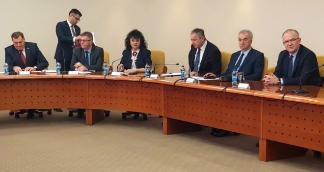 Bez bošnjačkih predstavnika: Lideri stranaka iz RS-a na sastanku uoči posebne sjednice parlamenta