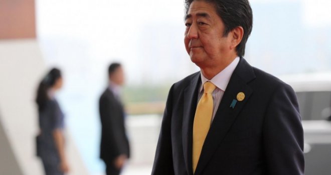 Cvijeće, molitve, paljba iz 19 topova: Japan se oprostio od premijera Abea, njegov pepeo donijela udovica