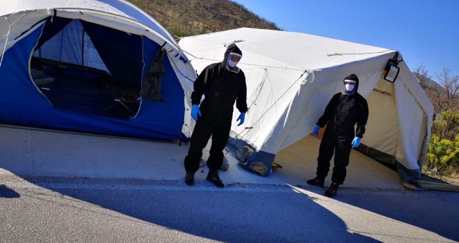 Na 14 graničnih prelaza postavljeni šatori: 'Građanima su osigurani toaleti, voda i sve drugo neophodno za život'