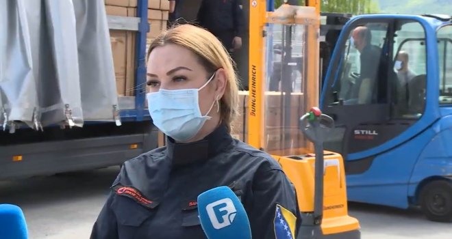 FUCZ opet okrivljuje novinare 'koji su počeli da rade posao institucija': Solakova pomoćnica došla po respiratore