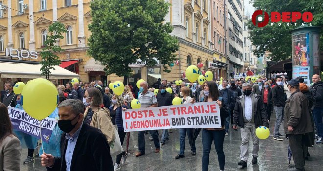Hiljade građana izašlo na proteste u Sarajevu! Hadžikadić: Ovo je nijema diktatura!