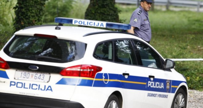U slijetanju auta u Slavoniji dvije osobe poginule, tri ozlijeđene