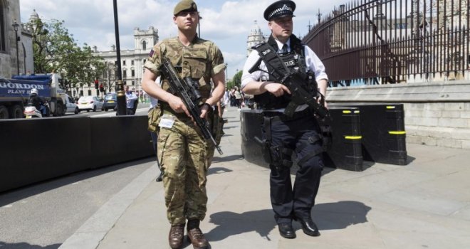 Tri osobe ubijene nakon napada nožem u Engleskoj