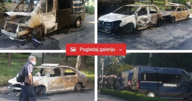 Izgorjela vozila i policija na ulicama: Pogledajte kako Beograd izgleda poslije sinoćnjeg protesta