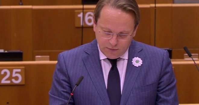 Varhelyi: Evropa je podbacila u Srebrenici, suočeni smo s vlastitim stidom...