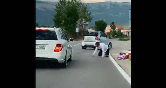 Svadba u Hercegovini: Mahao hrvatskom zastavom pa ispao iz automobila na cestu!