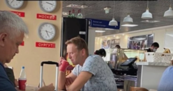 Ruski opozicioni političar Aleksej Navalni u teškom stanju u bolnici, tvrde da je otrovan