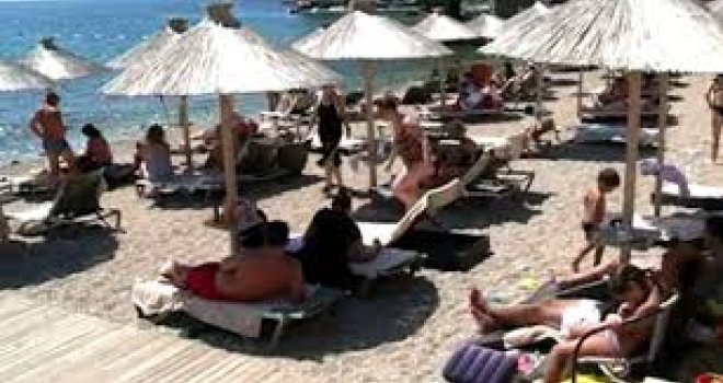 Budva se polako oporavlja: Mogu li turisti iz BiH i Srbije spasiti propalu sezonu?