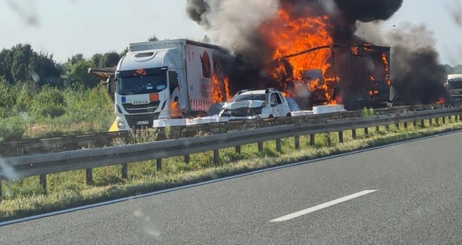 Krš i lom na autoputu kod Zagreba - vatra guta kamione, saobraćaj blokiran: Prizori su šokantni!