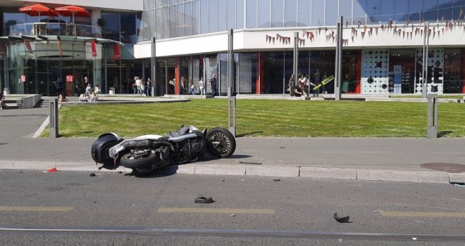 Nesreća u Sarajevu: Pao motociklista, tramvajski saobraćaj u prekidu