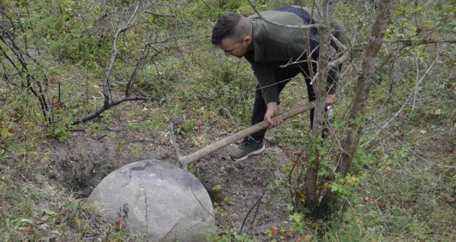 'Možda je ovo prirodno, možda je neko klesao, ko će ga znati...': Misteriozne kamene kugle opet otkrivene u BiH 