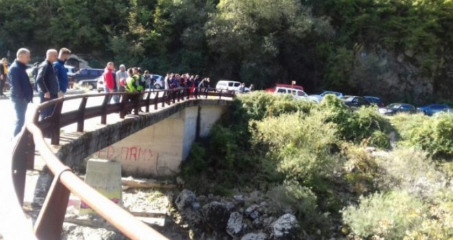 Detalji nesreće kod Konjica: Policija traga za automobilom i djevojkom koji su sletjeli u Neretvu