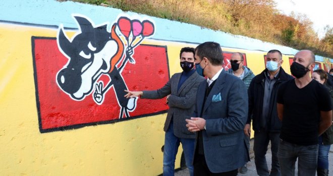 Ambasador Nelson predstavio 150-metarski mural s crtežima učenika Sarajeva i Istočnog Sarajeva