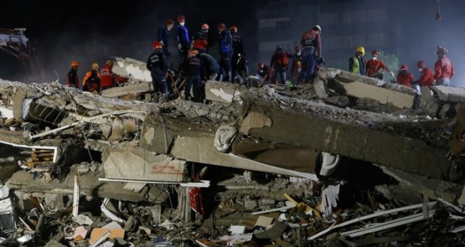 U potresu u Izmiru poginulo 79 osoba, nakon prvog udara, uslijedilo još 1120 podrhtavanja tla