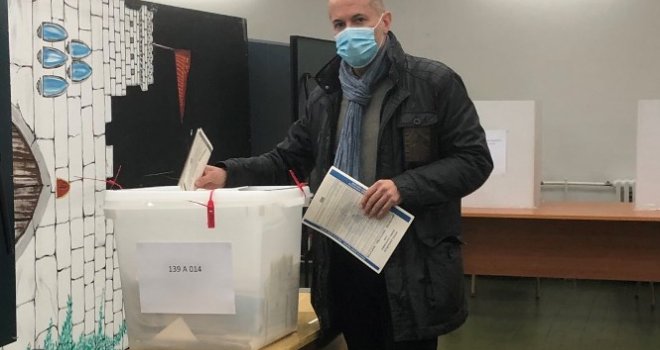 Dr. Hasan Tanović nakon glasanja: Neka napokon građani budu ti koji će preuzeti opštinu u svoje ruke
