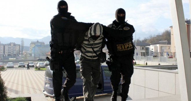 SIPA u akciji 'Konoba' uhapsila dvije osobe zbog droge, pretresi na četiri lokacije u KS