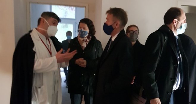 Visoka delegacija obišla izolatorij u Općoj bolnici: Stiže moderna medicinska oprema, otvaranje za deset dana