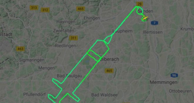 Njemački pilot 'iscrtao' na nebu džinovsku špricu dugu 70 kilometara: Početak vakcinacije u Evropi