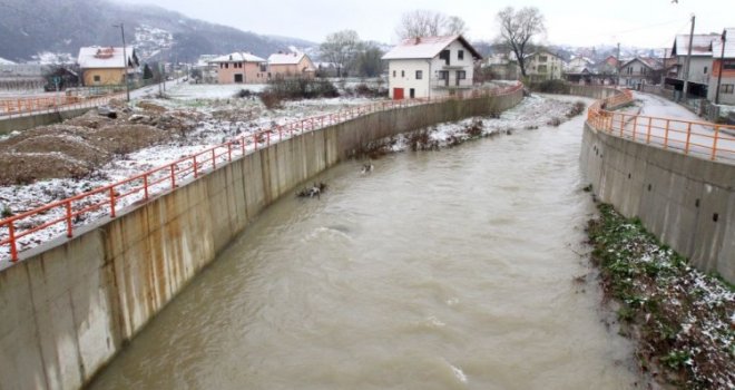 U nekim općinama povišeni vodostaji rijeka: U Bihaću preporučeno prokuhavanje vode, u Ljubuškom veliki kvar