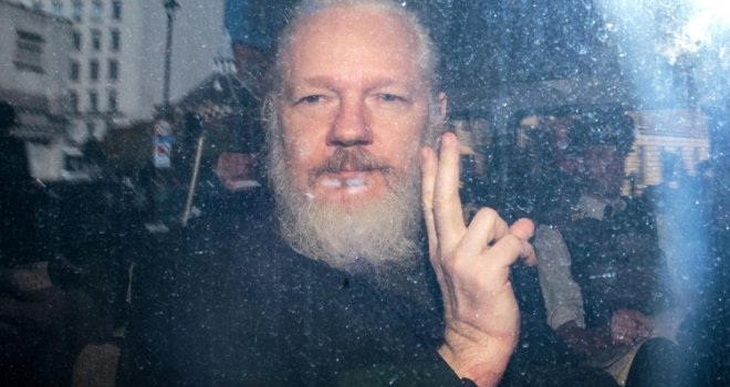 Zaručnica objavila: Julian Assange doživio moždani udar u britanskom zatvoru