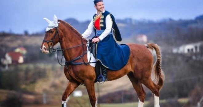 Gradonačelnik Banje Luke 2021. godine: Srđan Puhalo prokomentarisao božićni stajling Draška Stanivukovića...
