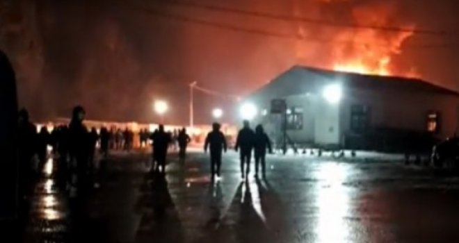 Juče požar, danas tuča: Policija ponovo u migrantskom kampu u Blažuju, povrijeđeni prevezen na KCUS  