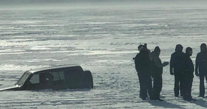 Površina jezera Blidinje nije izdržala:Terencem propao kroz led 