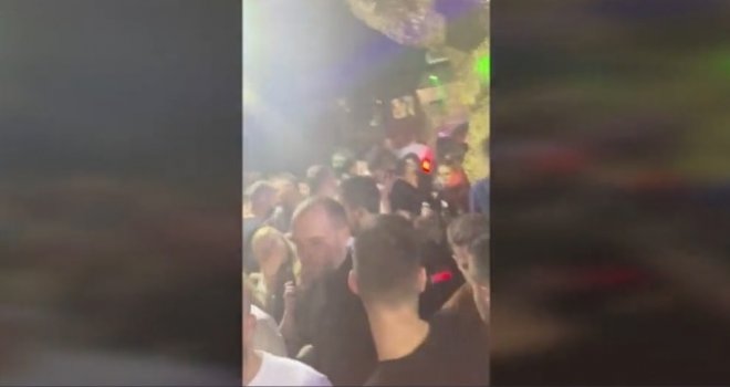 Policija 40 minuta praznila klub i nije mogla da ga isprazni: Više od 700 gostiju na razuzdanom korona derneku  
