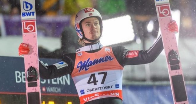 Težak pad norveškog skijaša skakača na Planici: Daniel Andre Tande prebačen u ljubljansku bolnicu
