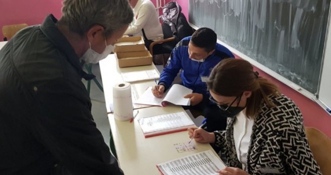 Zatvorena birališta: U Foči glasalo 65,4 posto glasača, u Travniku svega 27,3 posto