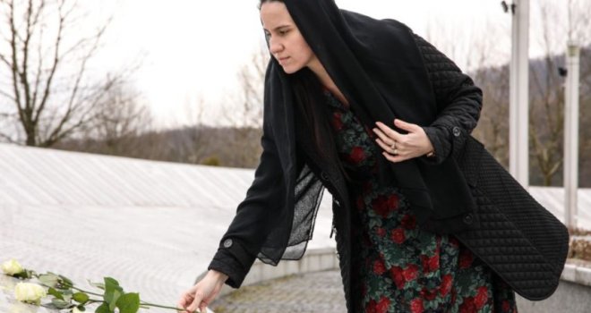Gradonačelnica Benjamina Karić u Srebrenici: Iznenađena sam da u budžetu Grada nema sredstava za Memorijalni centar