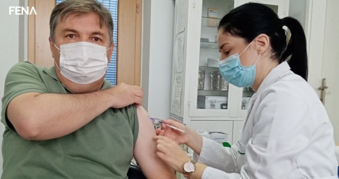 Ogorčeni građani poručuju: Pošto niste u stanju obezbijediti vakcine, platite nam prevoz do Srbije!