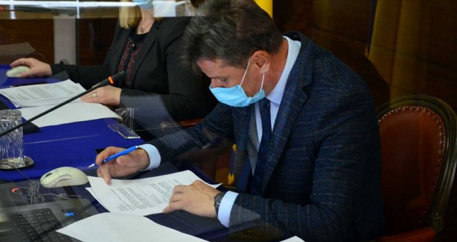 Iz ureda premijera Novalića poručuju: Neka Vlada KS-a nabavi vakcine, a Vlada Federacije će ih platiti