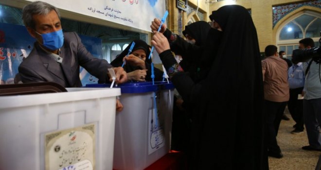 Otvorena birališta na predsjedničkim izborima u Iranu: Očekuje se pobjeda ultrakonzervativca Ebrahima Raisija