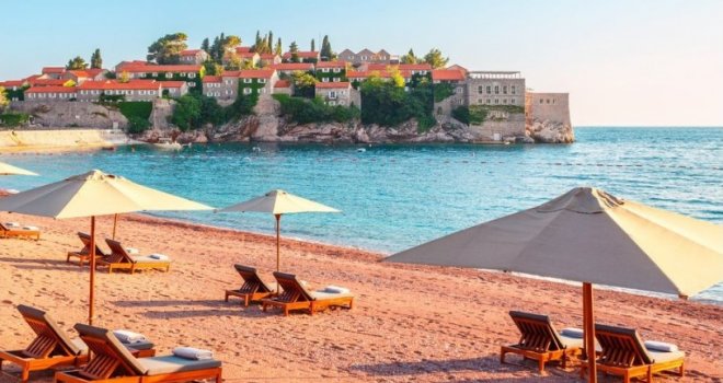 Horor na Jadranu: Željela se fotografisati, pa pala sa stijene u provaliju... Nisu je uspjeli spasiti