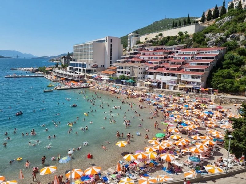 neum-guzva-plaza-more