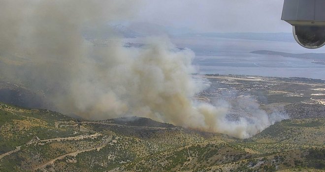 Nastavlja se drama kod Trogira: Zbog jakog vjetra ponovno se aktivirao požar u Segetu Gornjem