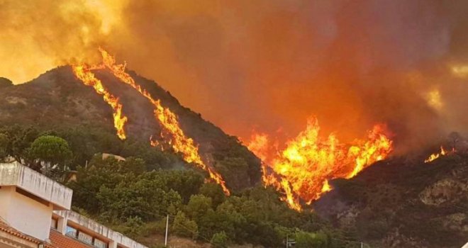 U Italiji više od 500 požara, na Siciliji temperatura 48,8 stepeni