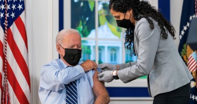Joe Biden primio treću dozu vakcine protiv koronavirusa