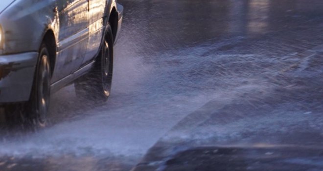 Vozači, budite jako oprezni: Noćas i sutra kiša i pljuskovi u većem dijelu zemlje