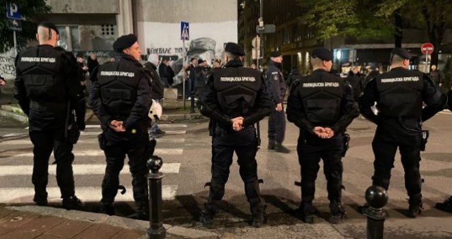 MUP Srbije: Privedeno šest osoba zbog narušavanja javnog reda i mira oko murala Ratka Mladića